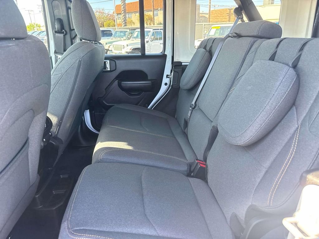 Used 2024 Jeep Wrangler Unlimited image 12