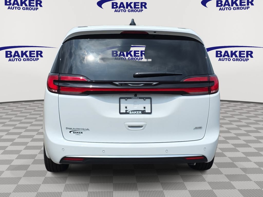New 2027 Chrysler Pacifica Select AWD/4WD image 4