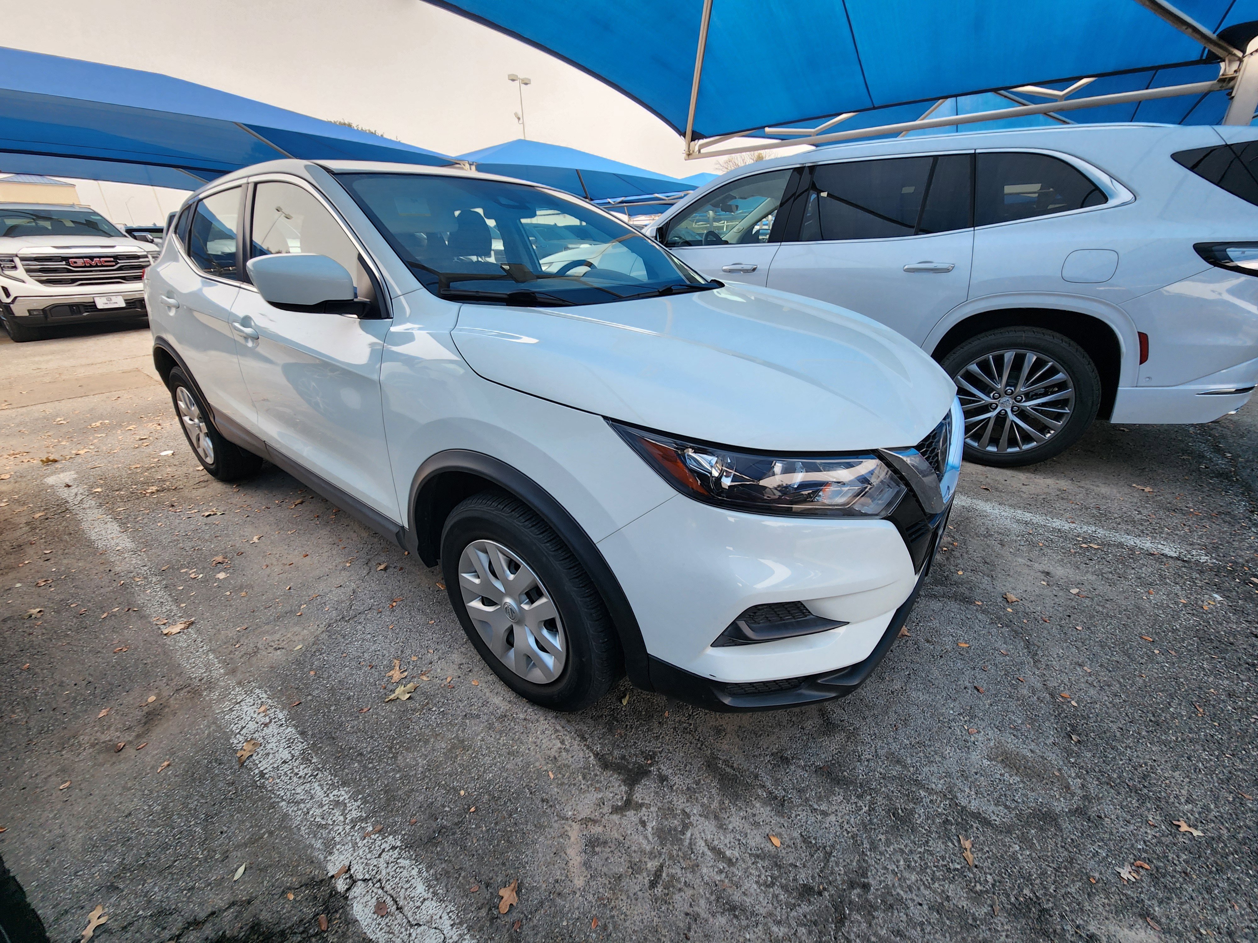 Used 2020 Nissan Rogue Sport S image 1