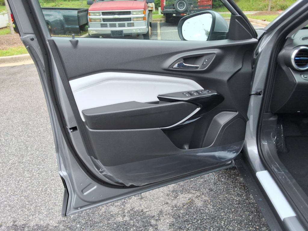 New 2026 Chevrolet Trax LT w/ Driver Confidence Package FWD image 19