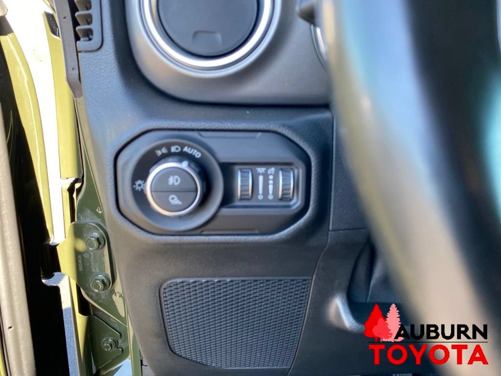 Used 2021 Jeep Gladiator Rubicon w/ Uconnect 4C Nav & Sound Group AWD/4WD image 34