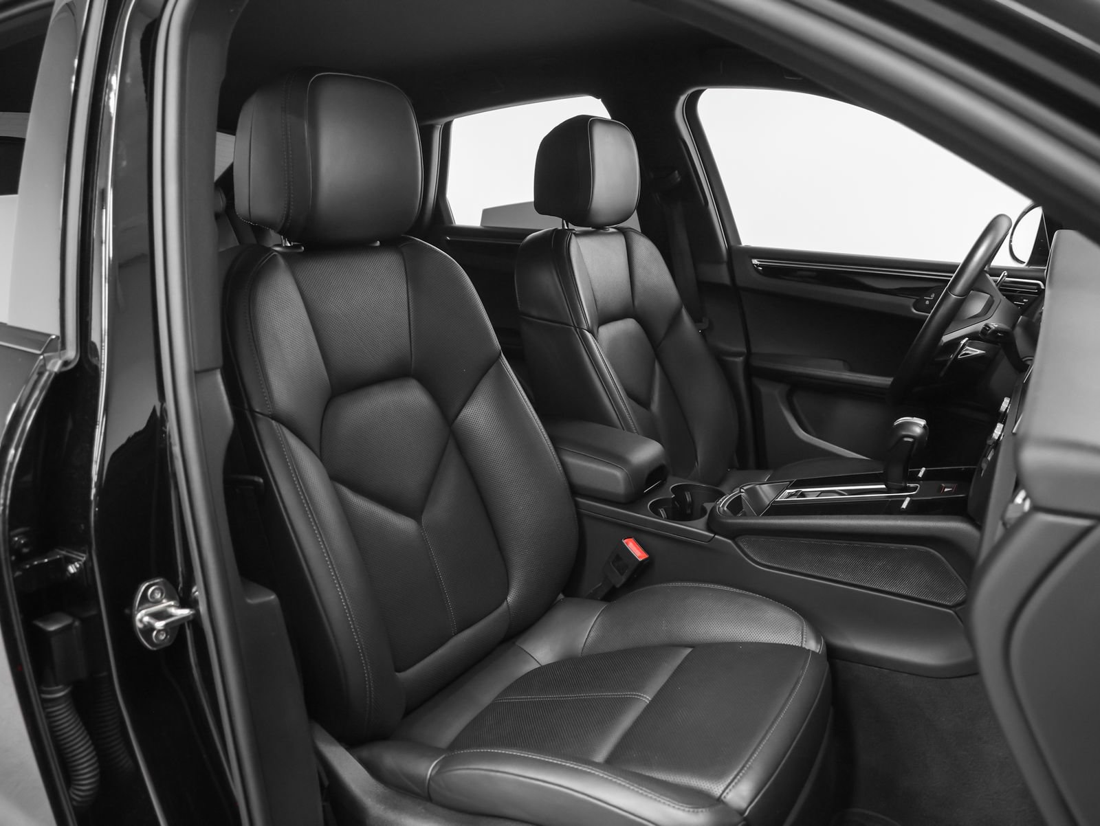 Certified 2023 Porsche Macan S image 25