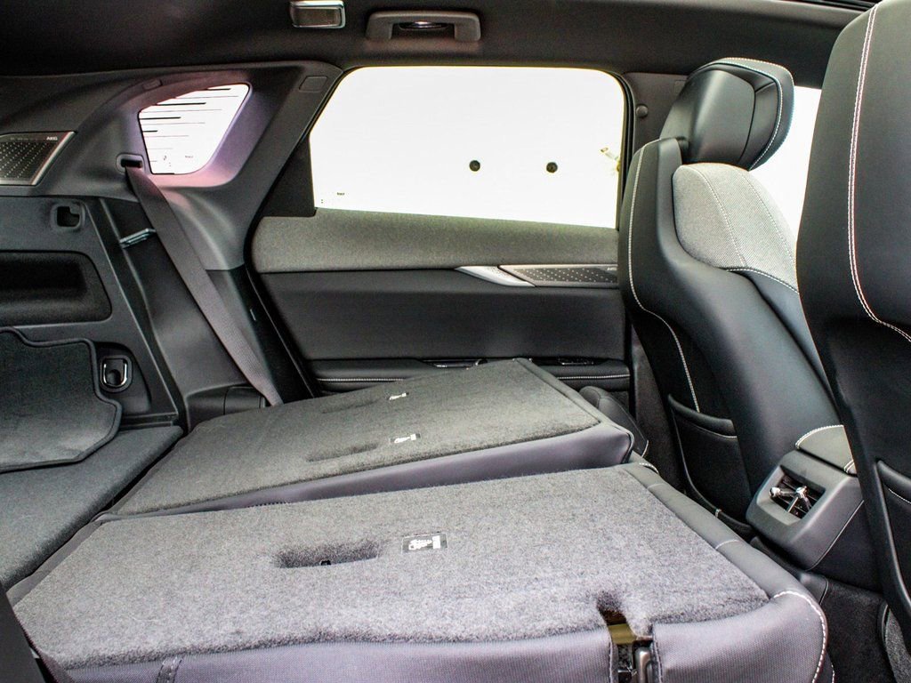 Used 2025 Cadillac Optiq Luxury 1 image 38