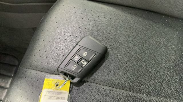 Certified 2024 Volkswagen Tiguan SE R-Line AWD/4WD image 30