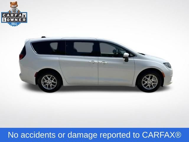 Used 2023 Chrysler Voyager LX FWD image 2