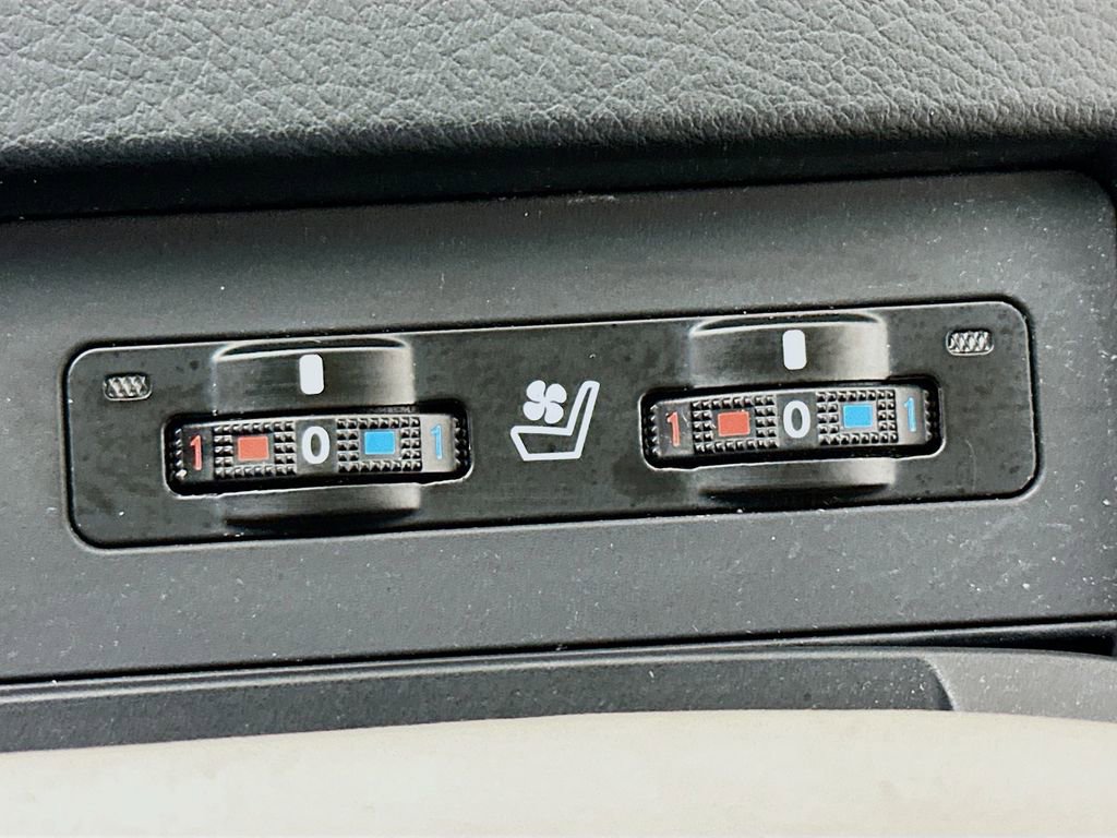 Used 2011 Lexus RX 350 AWD w/ Premium Pkg image 23