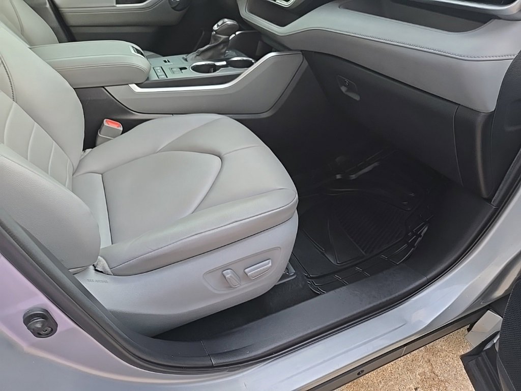 Used 2021 Toyota Highlander XLE image 80