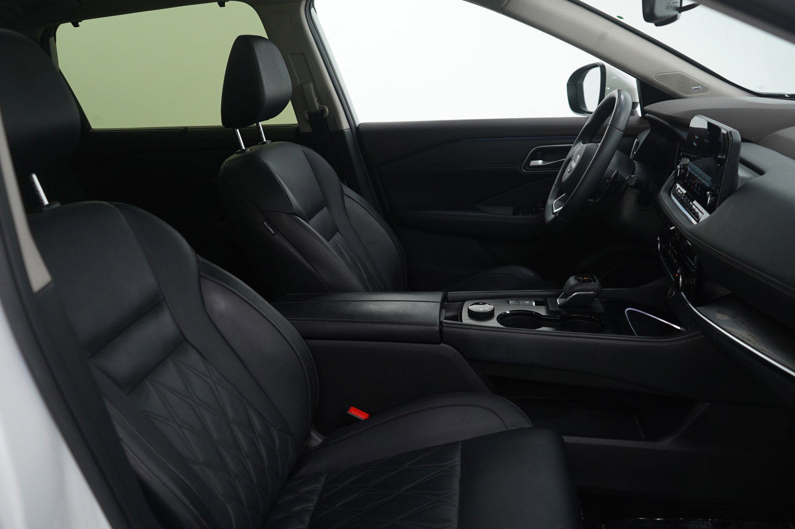 Used 2023 Nissan Rogue Platinum w/ Platinum Premium Package image 11