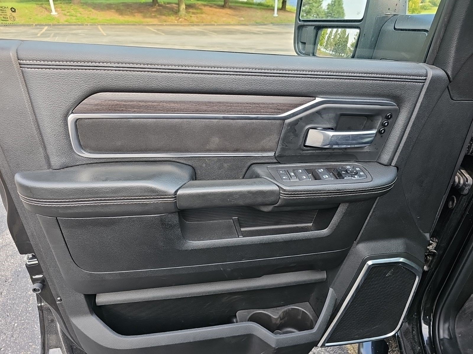Used 2025 RAM 2500 Laramie AWD/4WD image 18