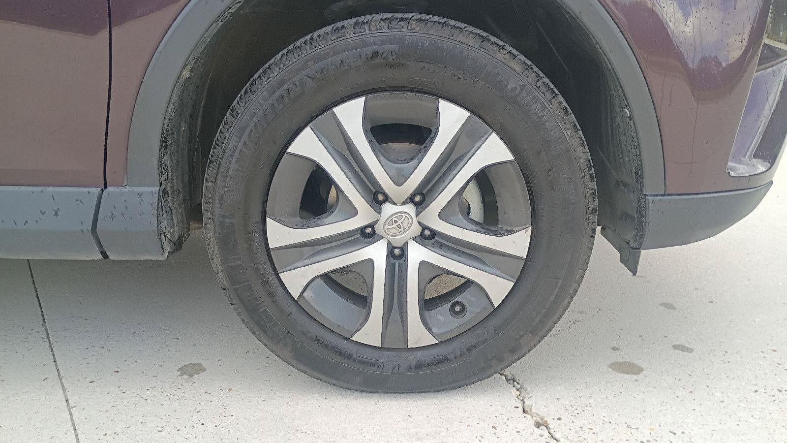 Used 2017 Toyota RAV4 LE FWD image 21