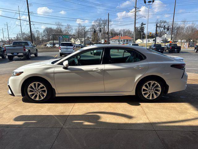 Used 2024 Toyota Camry SE image 5