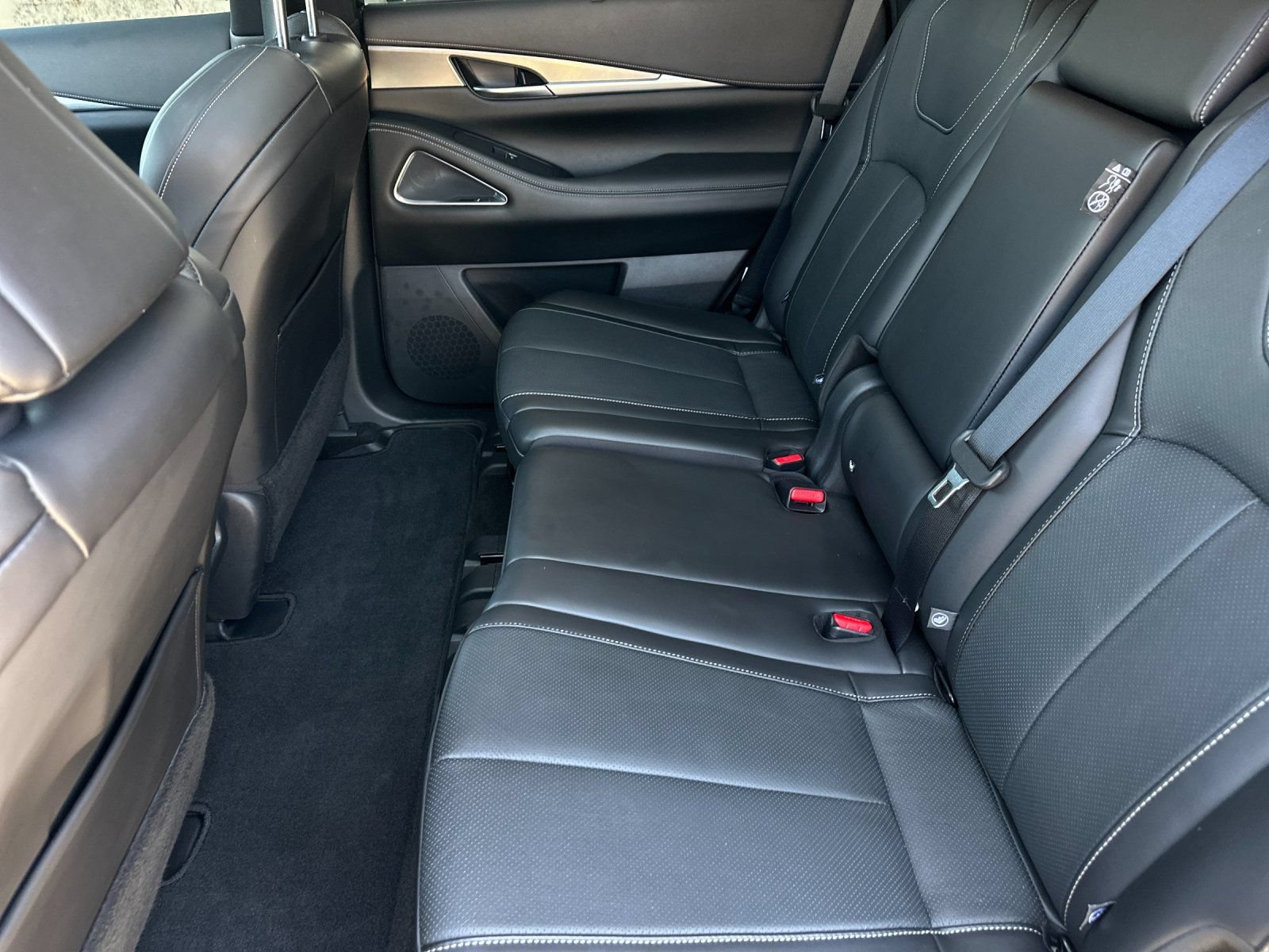 Used 2025 INFINITI QX60 Luxe FWD image 12