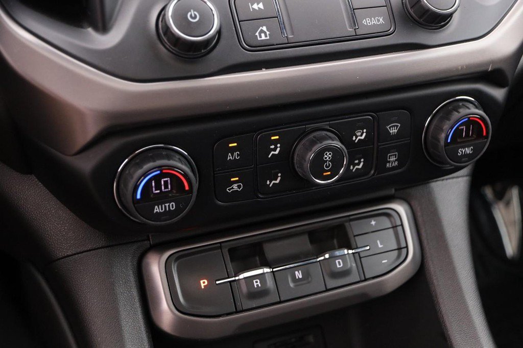 Used 2022 GMC Acadia AT4 w/ Technology Package AWD/4WD image 20