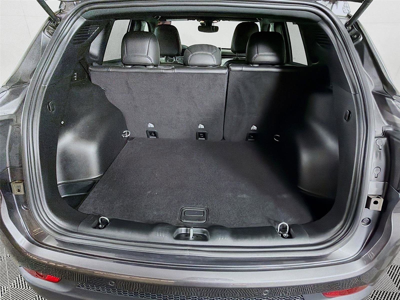 Used 2023 Jeep Compass Limited image 25