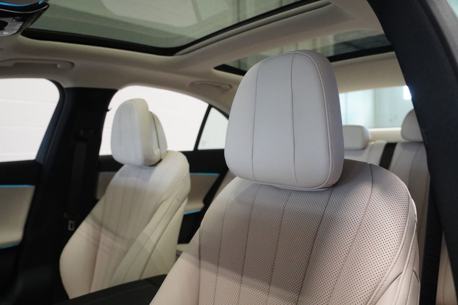 New 2026 Mercedes-Benz E 350 4MATIC Sedan image 15