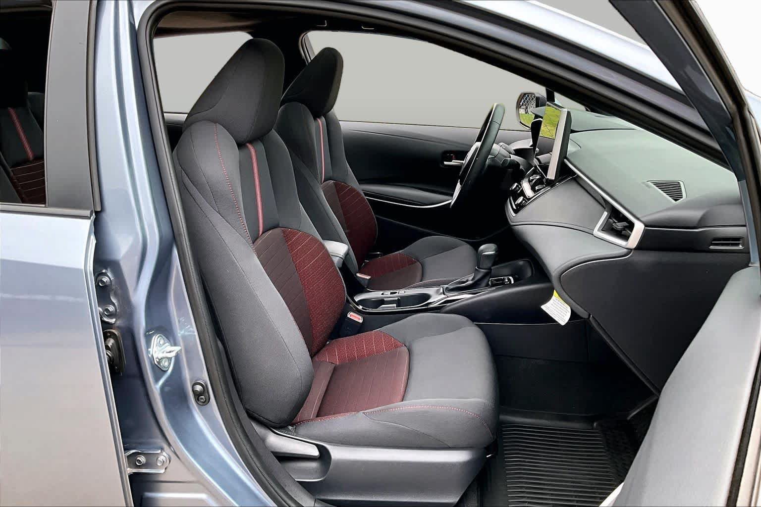 Used 2025 Toyota Corolla SE FWD image 9