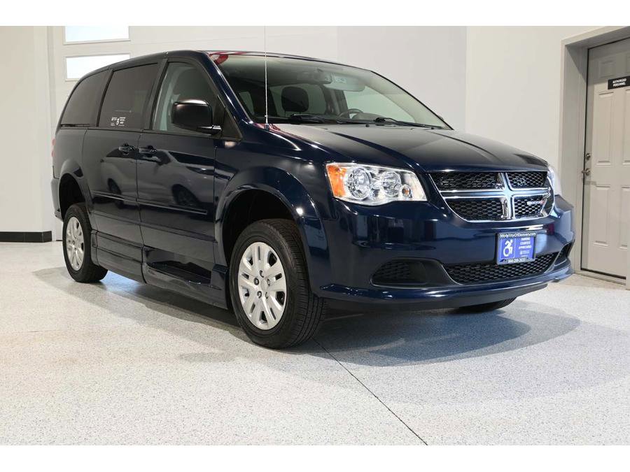 Used 2017 Dodge Grand Caravan SE w/ Power Window Group image 3