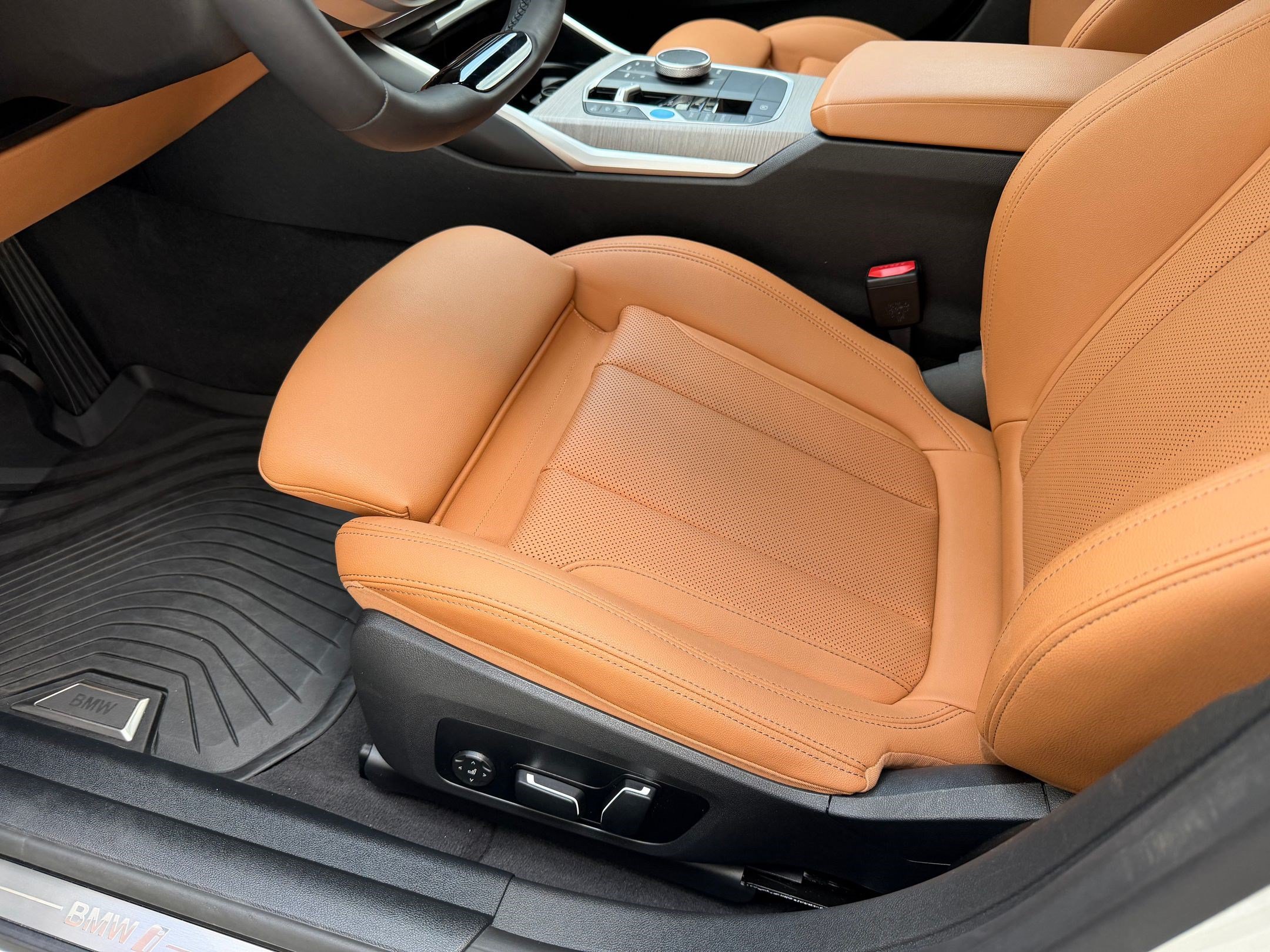 Certified 2025 BMW i4 eDrive40 w/ Premium Package RWD image 13