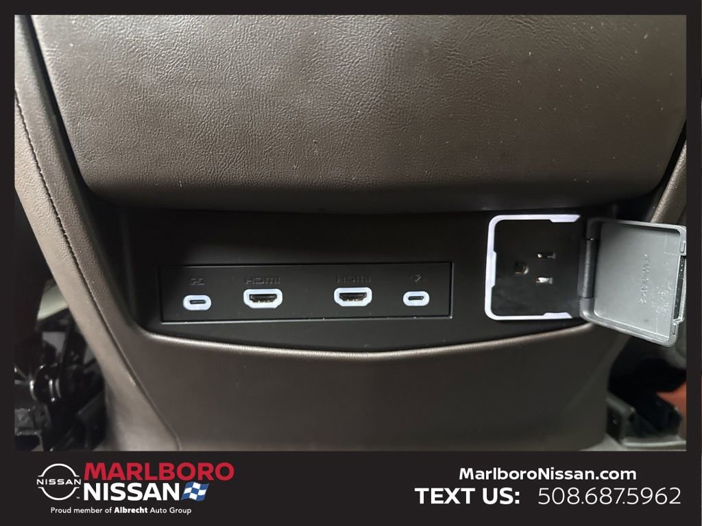 Used 2022 Cadillac Escalade Premium Luxury w/ Performance Package image 29