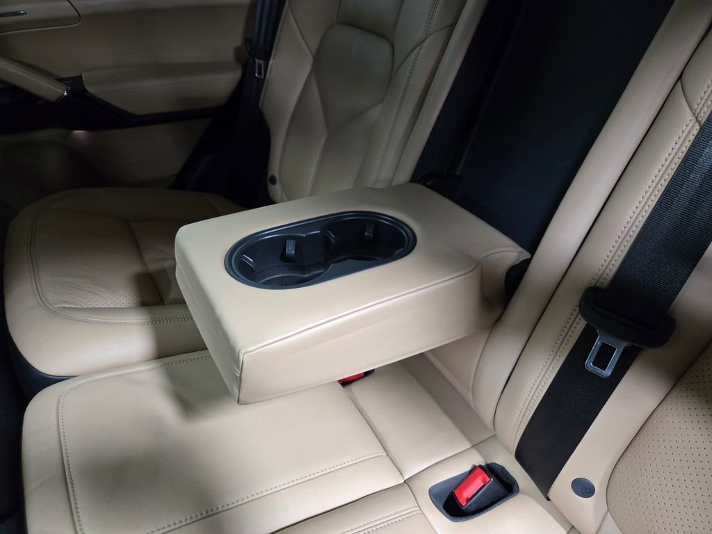 Used 2018 Porsche Cayenne image 33