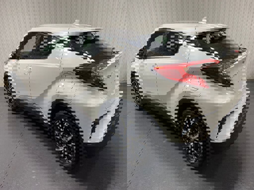 Used 2018 Toyota C-HR XLE image 3
