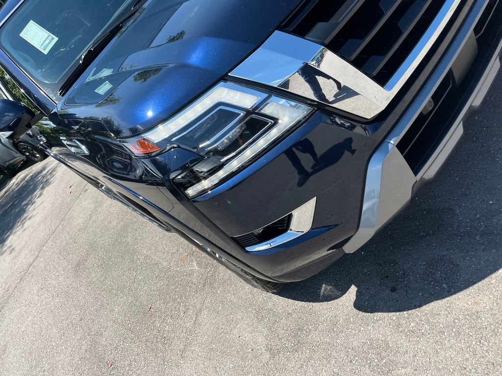 Used 2023 Nissan Armada SL w/ Captain's Chairs Package AWD/4WD image 37