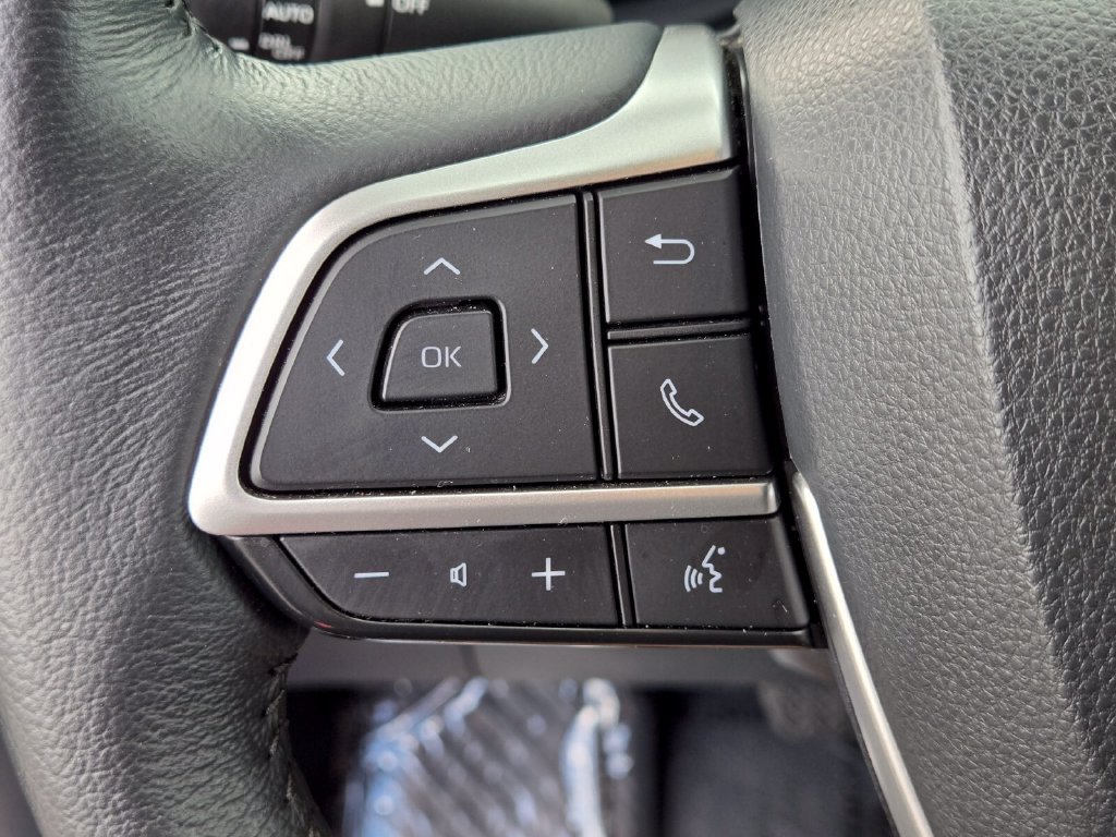 Used 2025 Toyota Sienna XLE FWD image 30