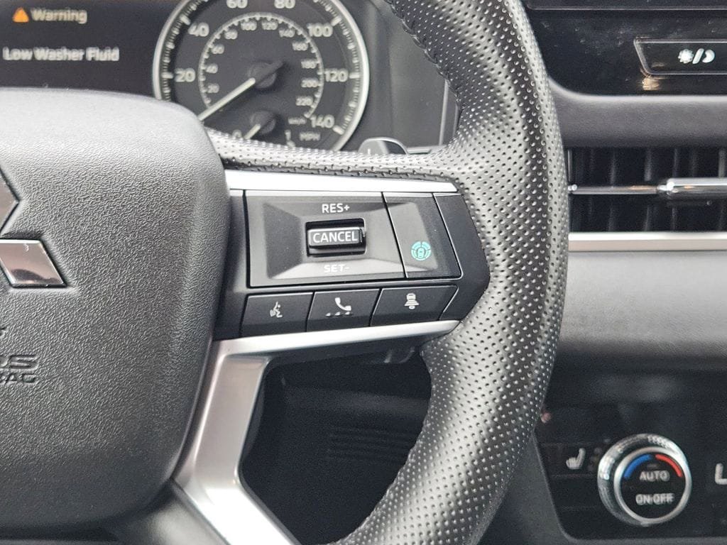 Used 2025 Mitsubishi Outlander SE AWD/4WD image 26
