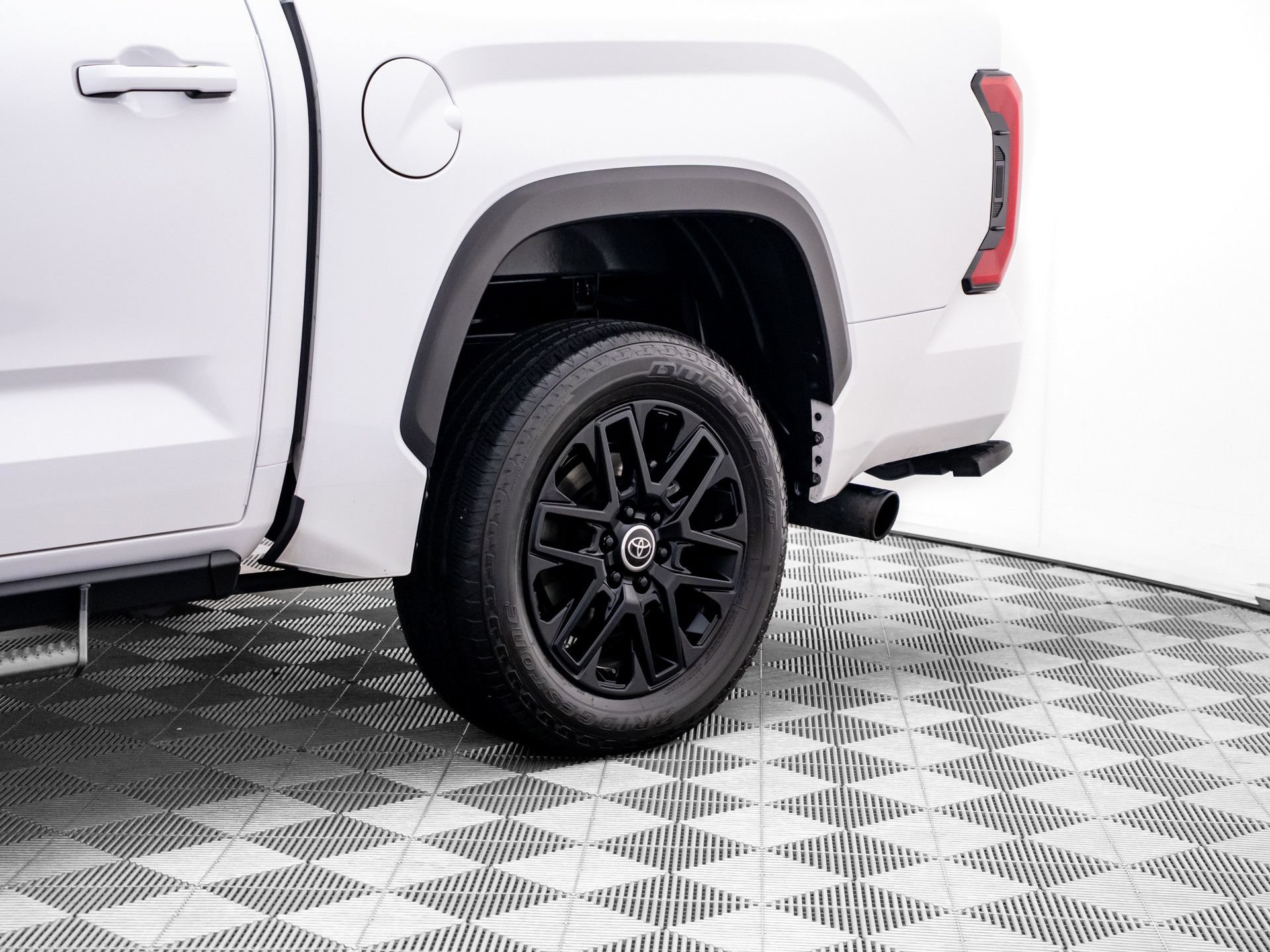 Used 2024 Toyota Tundra Limited AWD/4WD image 35