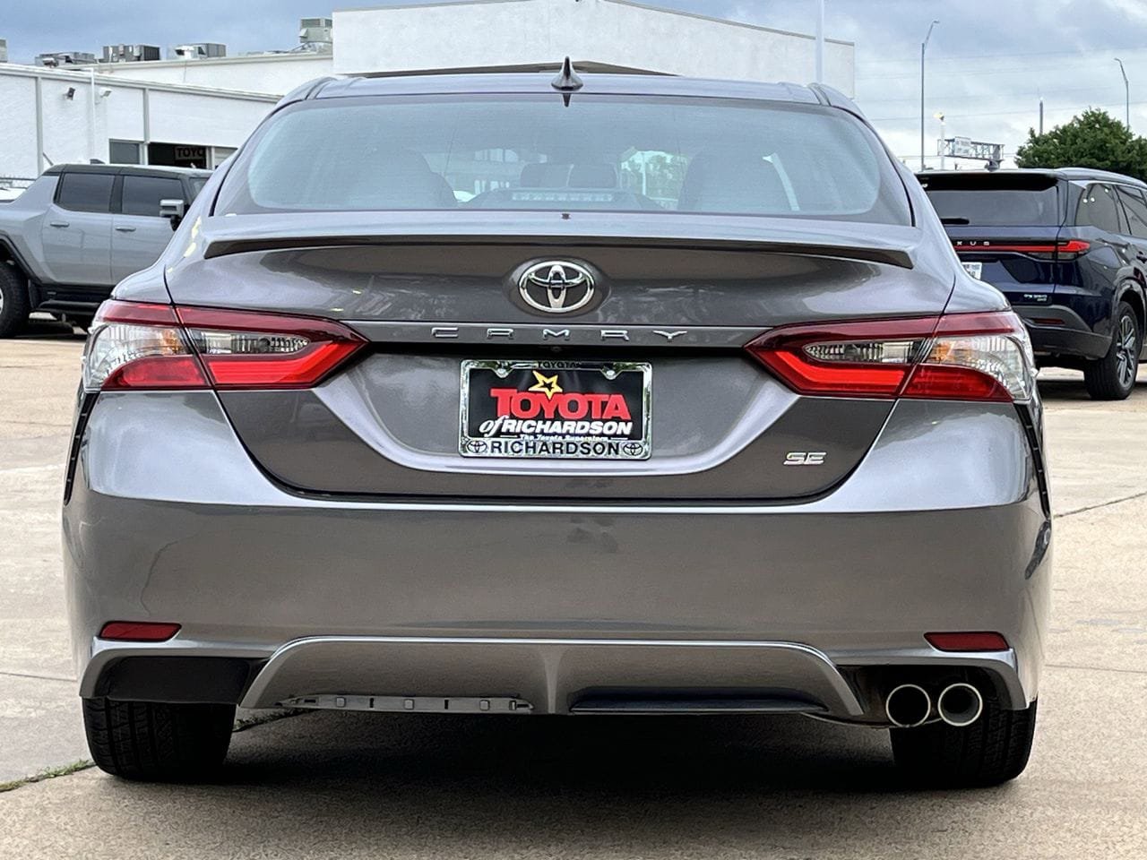 Used 2024 Toyota Camry SE w/ Convenience Package FWD image 5
