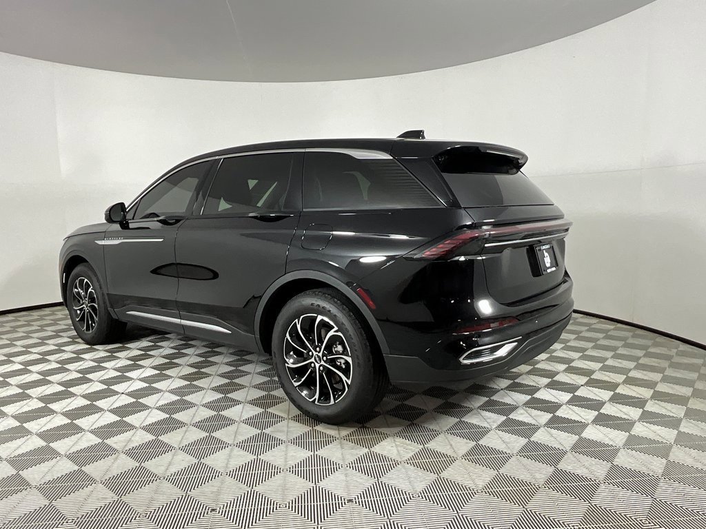 Used 2025 Lincoln Nautilus Premier image 3