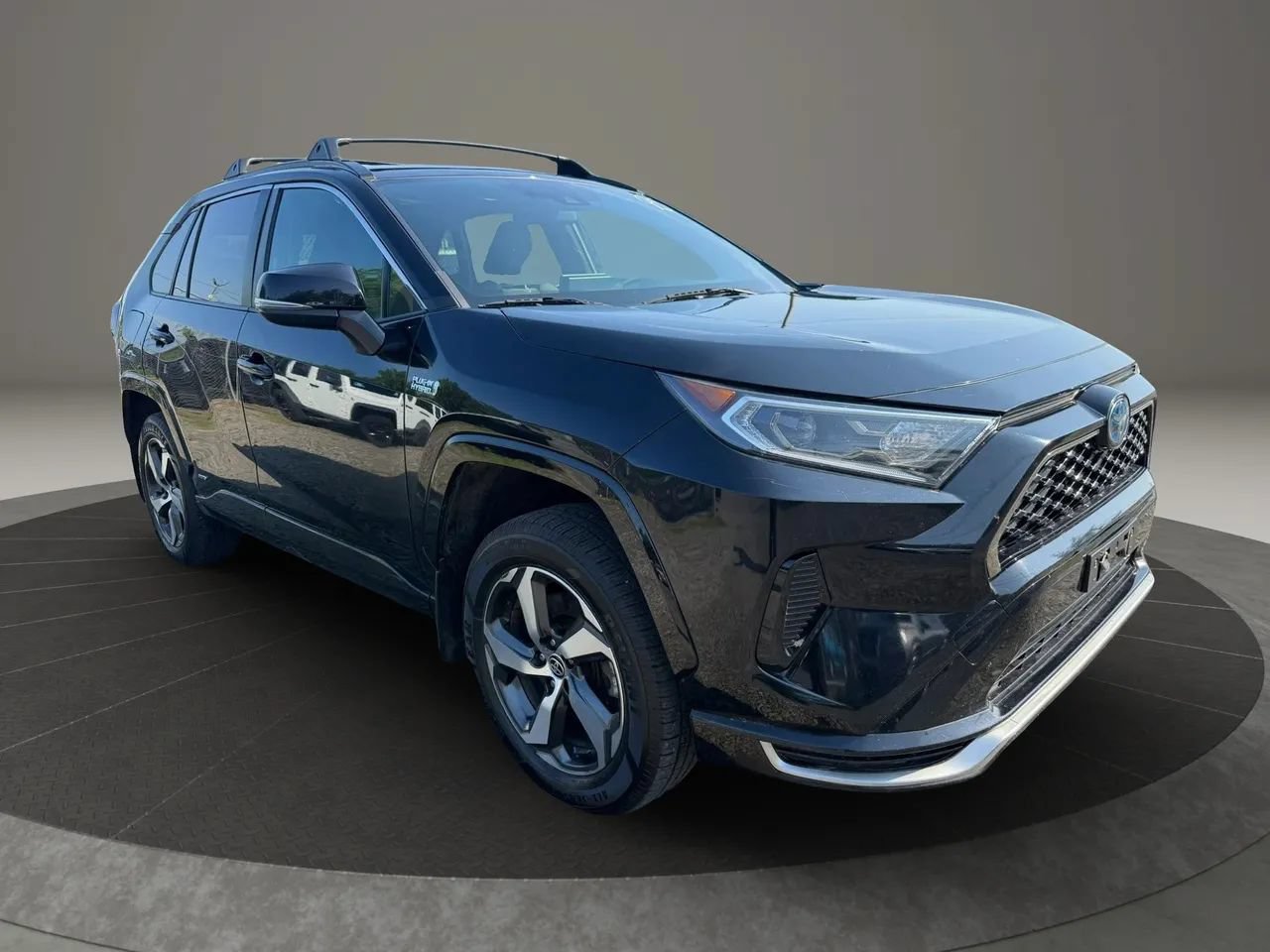 Used 2021 Toyota RAV4 SE w/ Weather & Moonroof Package AWD/4WD image 3