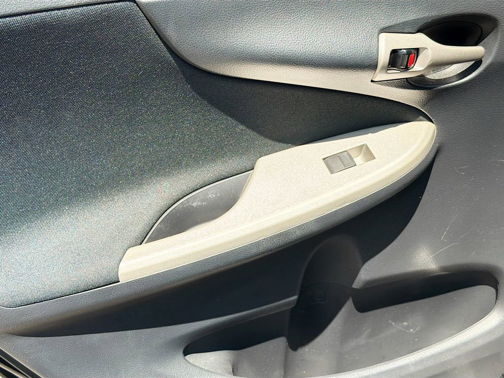 Used 2010 Toyota Corolla S image 26