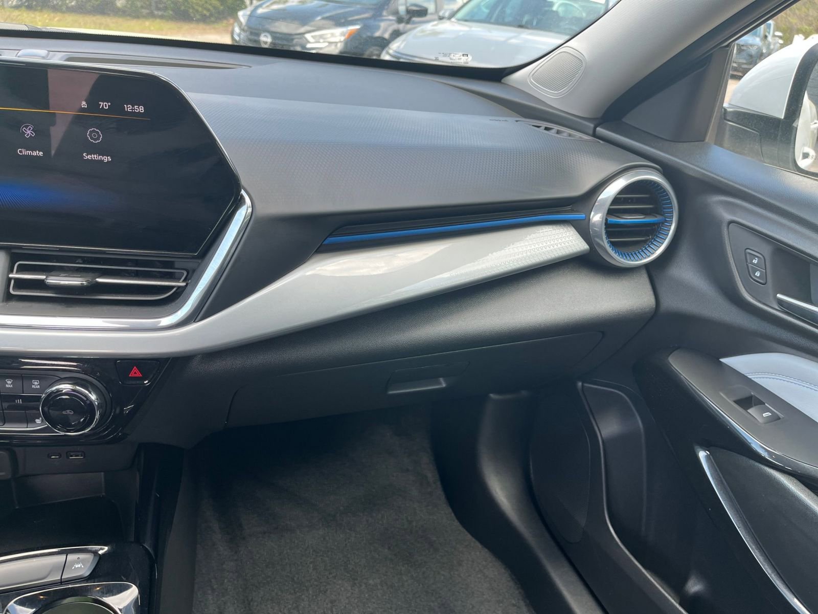 Used 2025 Chevrolet Trax LT w/ LT Convenience Package image 33