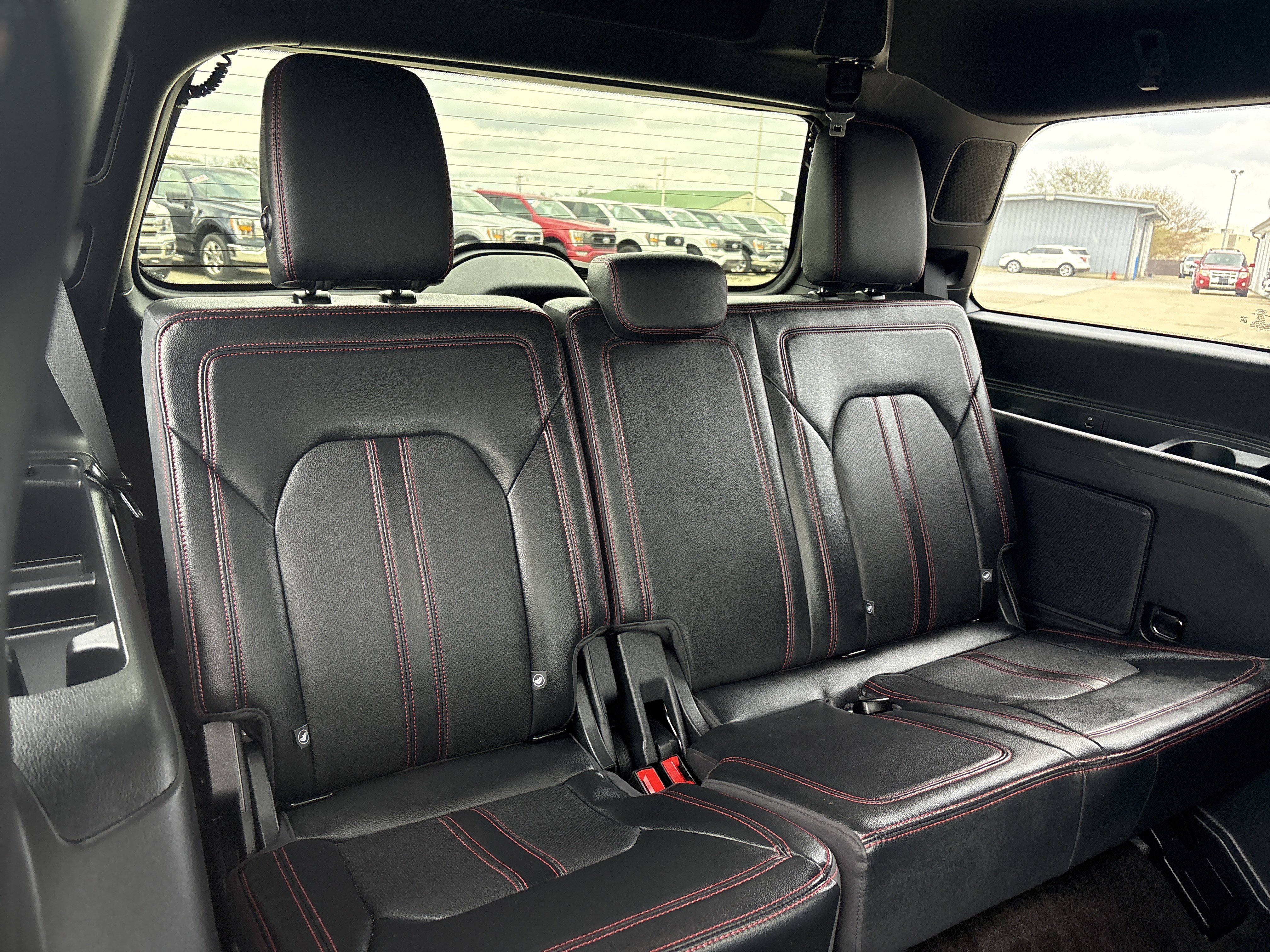 Used 2023 Ford Expedition Limited AWD/4WD image 9