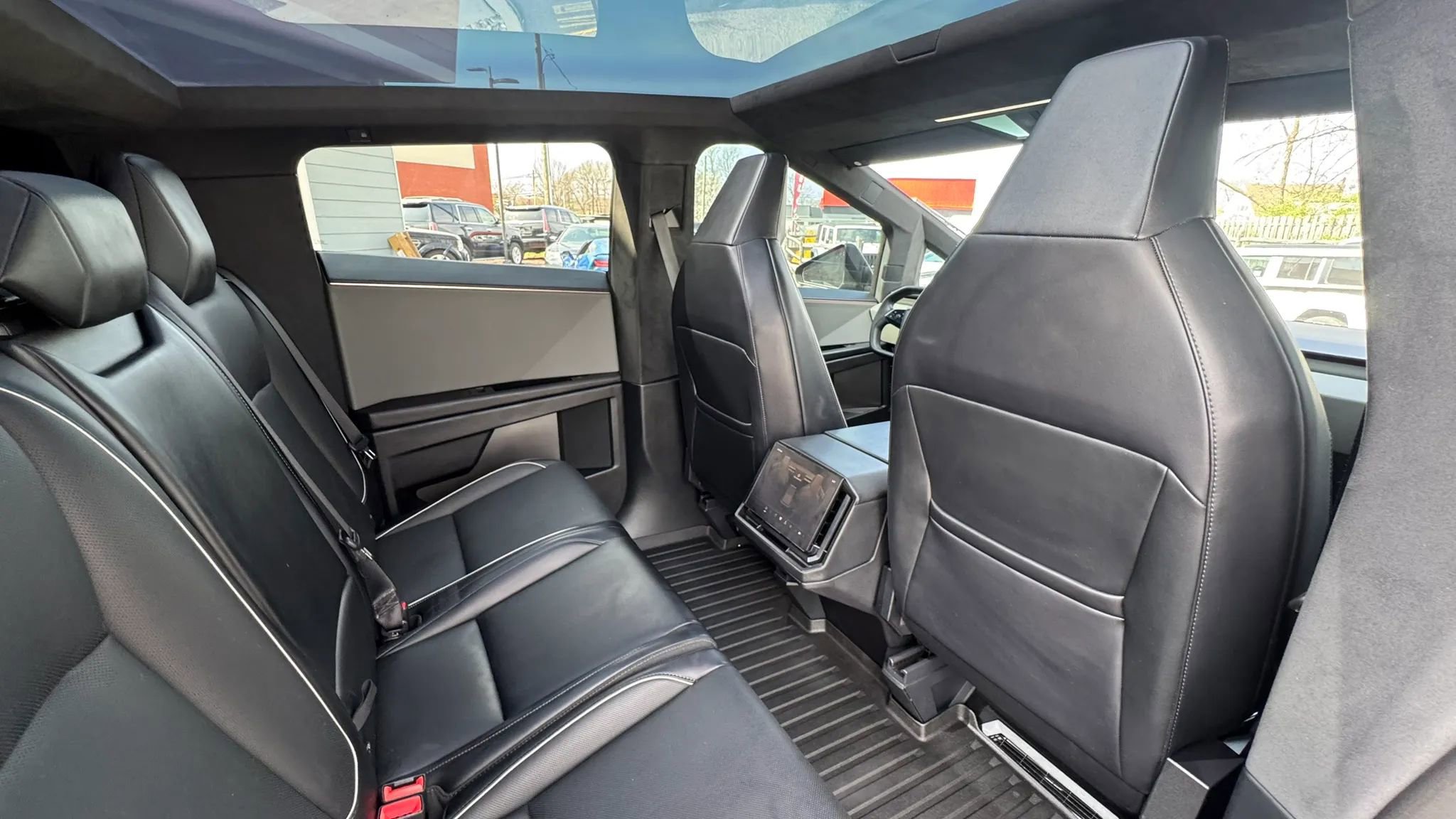 Used 2024 Tesla Cybertruck AWD Crew Cab image 27