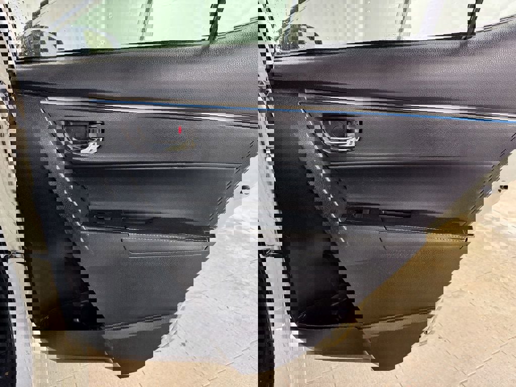 Used 2014 Toyota Corolla S Premium FWD image 17