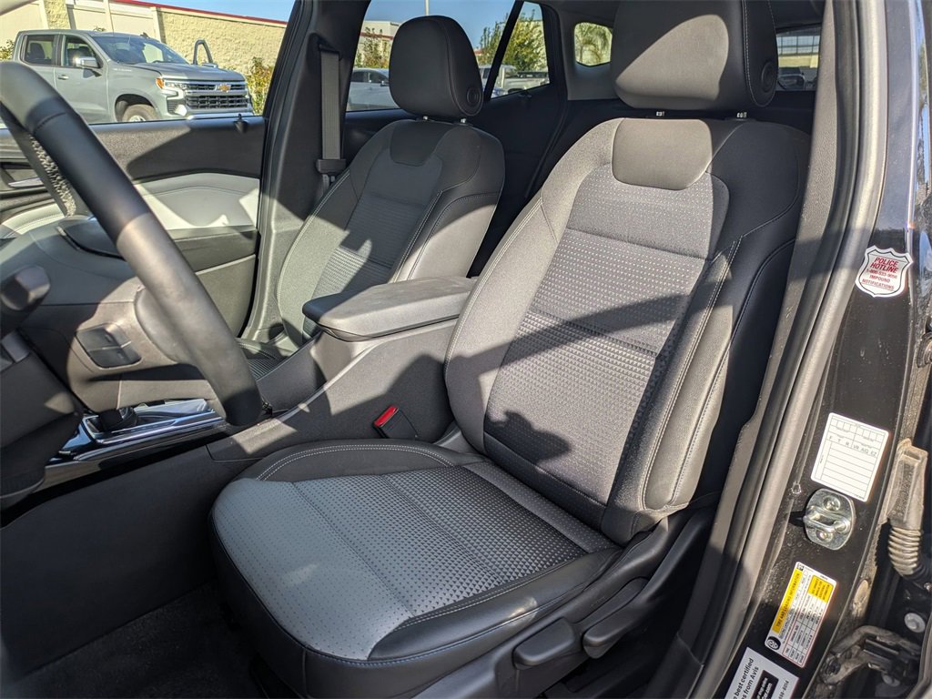 Used 2025 Chevrolet Trax LT w/ LT Convenience Package image 14