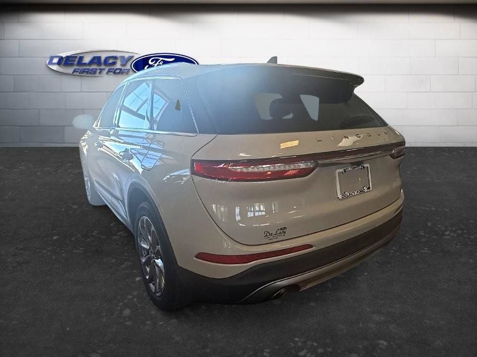 Used 2022 Lincoln Corsair AWD w/ Premium Package image 5