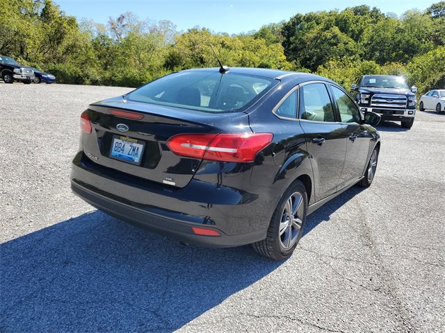Used 2018 Ford Focus SE w/ SE Appearance Package image 4