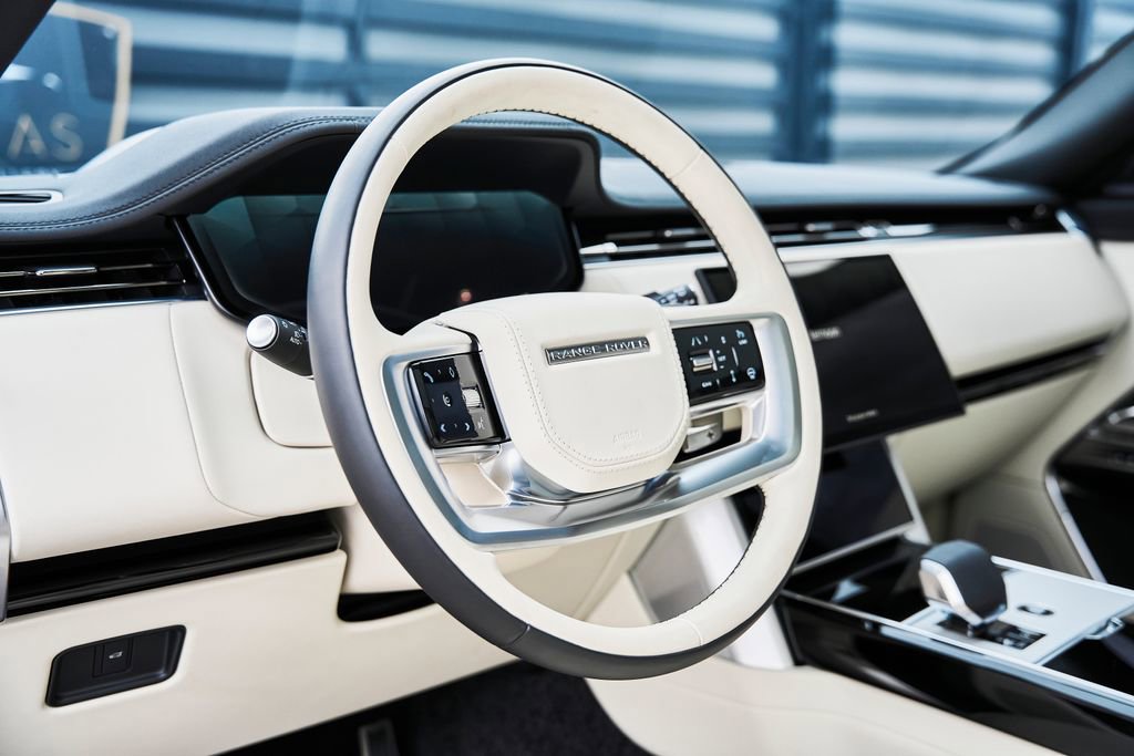 Used 2025 Land Rover Range Rover Long Wheelbase SE image 36