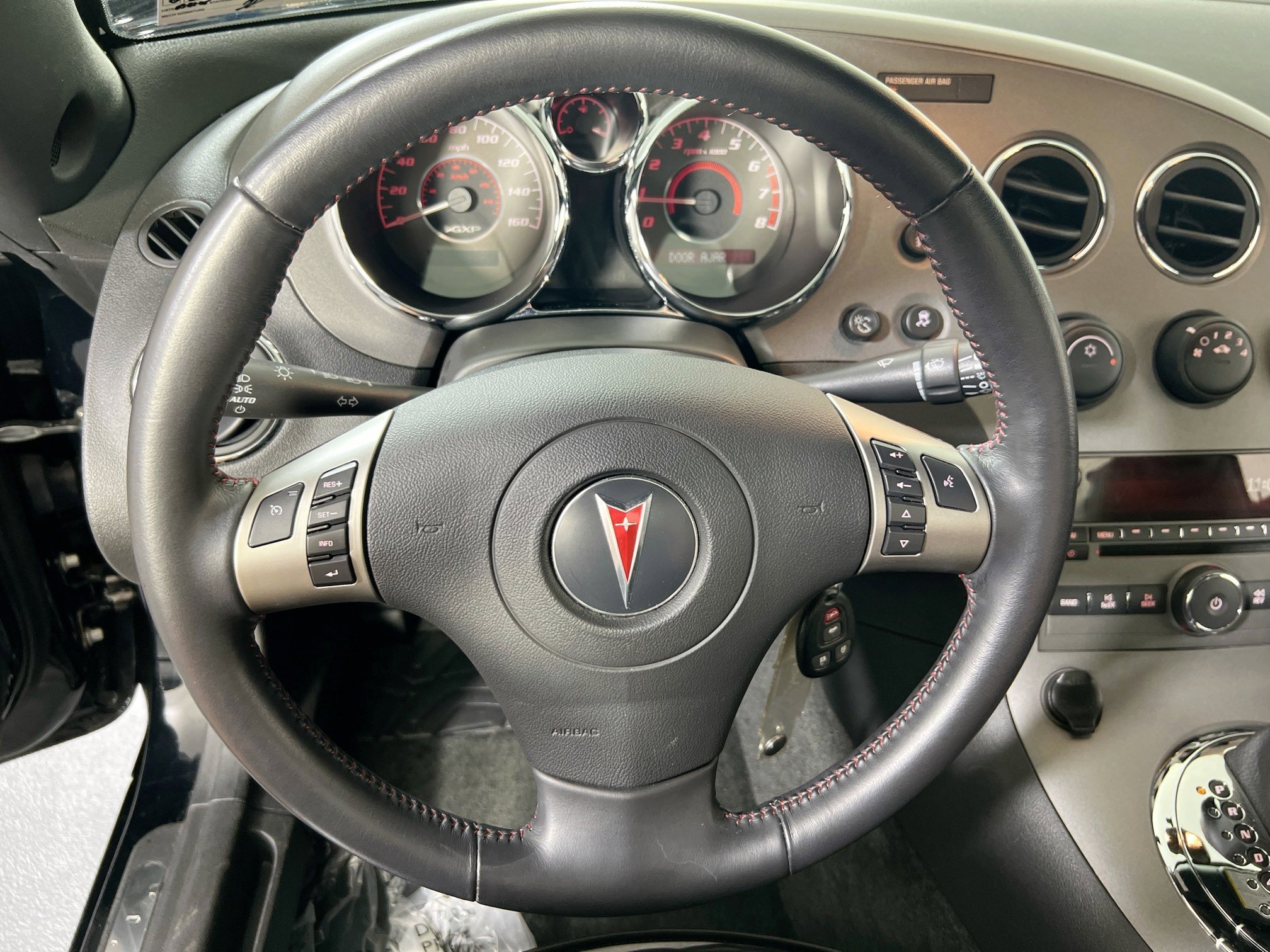 Used 2008 Pontiac Solstice GXP w/ Premium Package image 10