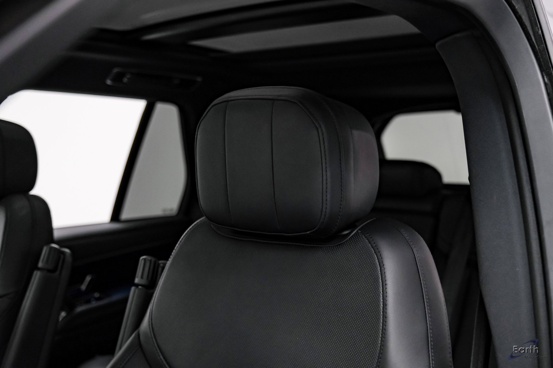 Used 2023 Land Rover Range Rover SE image 32