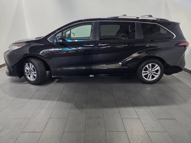 Used 2024 Toyota Sienna Limited AWD/4WD image 2