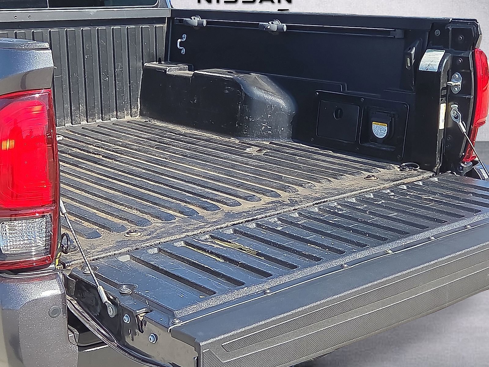 Used 2018 Toyota Tacoma TRD Off-Road w/ Technology Package image 9