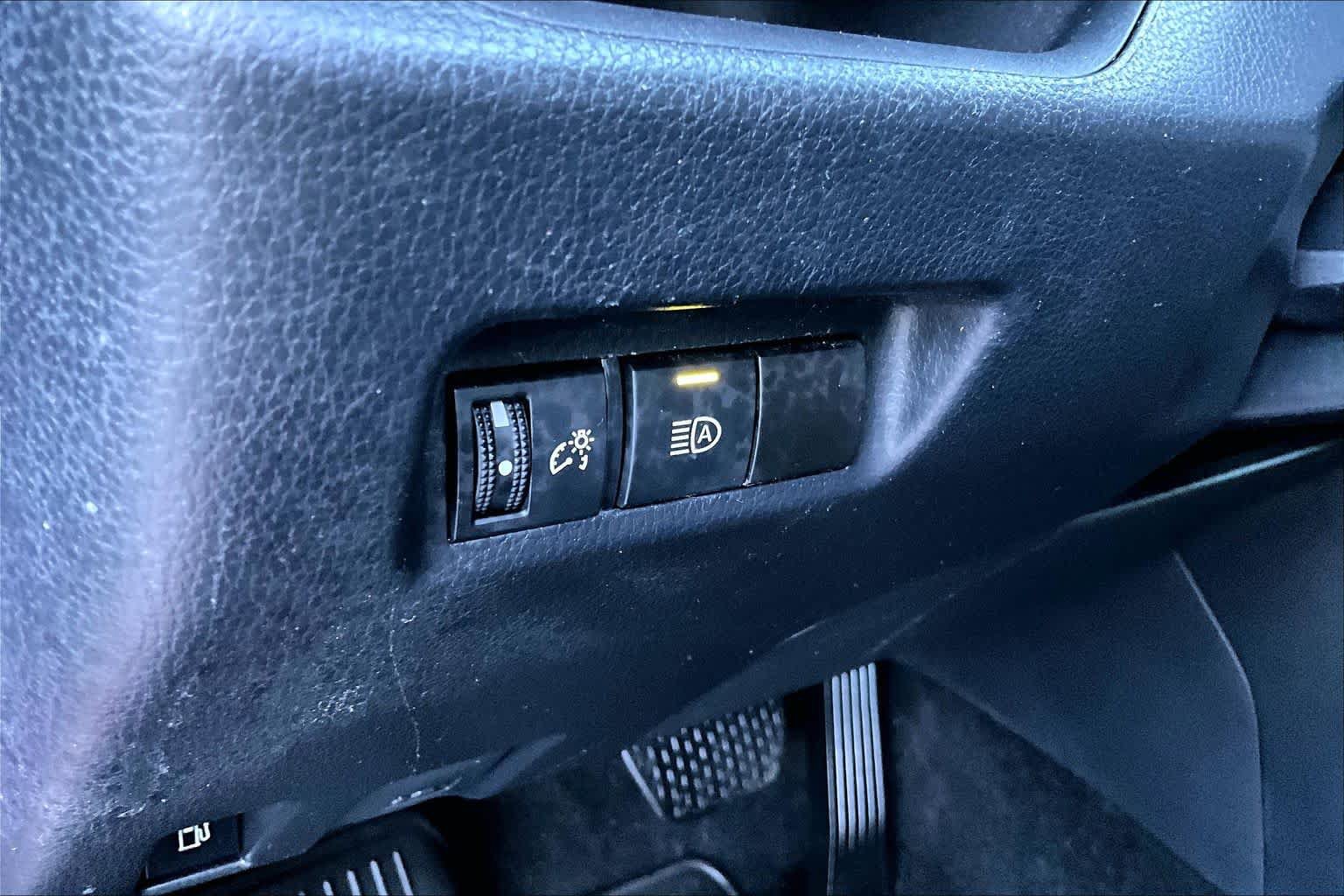 Certified 2024 Toyota RAV4 LE AWD/4WD image 32