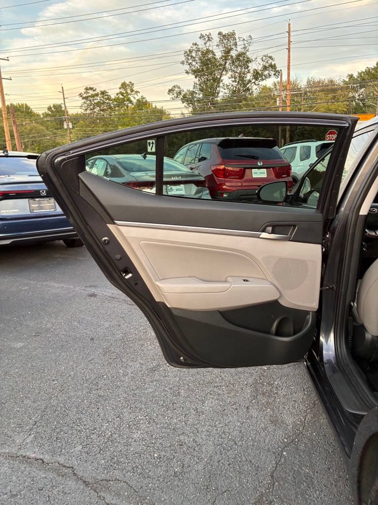 Used 2020 Hyundai Elantra Limited FWD image 23