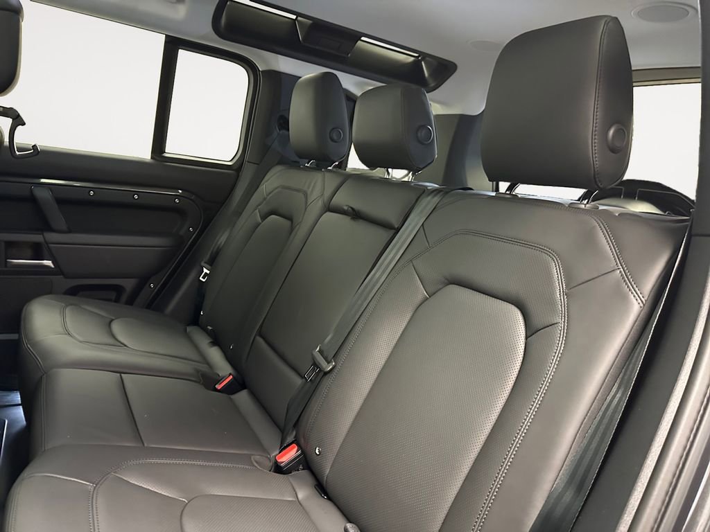 New 2026 Land Rover Defender 110 X-Dynamic SE image 13