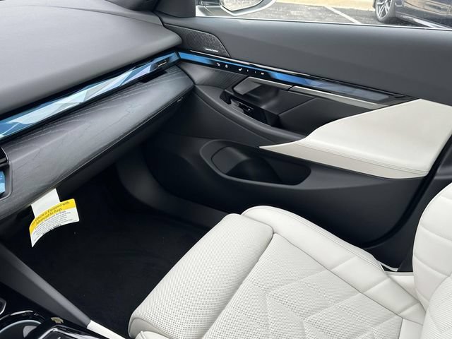 New 2027 BMW 530i xDrive w/ Premium Package AWD/4WD image 18