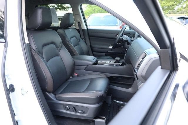 Certified 2025 Nissan Pathfinder SL w/ SL Premium Package FWD image 30